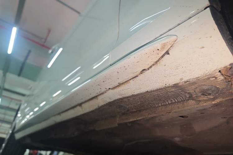 Used Audi A4L 2019 40 TFSI Fashion Edition China VI Emission Standard Right Side Sill