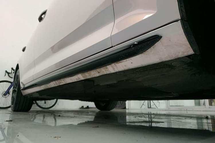 Used Audi A4L 2019 40 TFSI Fashion Edition China VI Emission Standard Right Side Sill