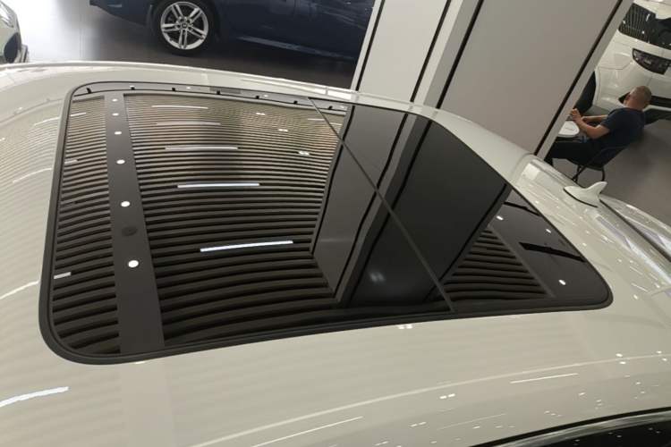 Used Audi A4L 2019 40 TFSI Fashion Edition China VI Emission Standard Roof