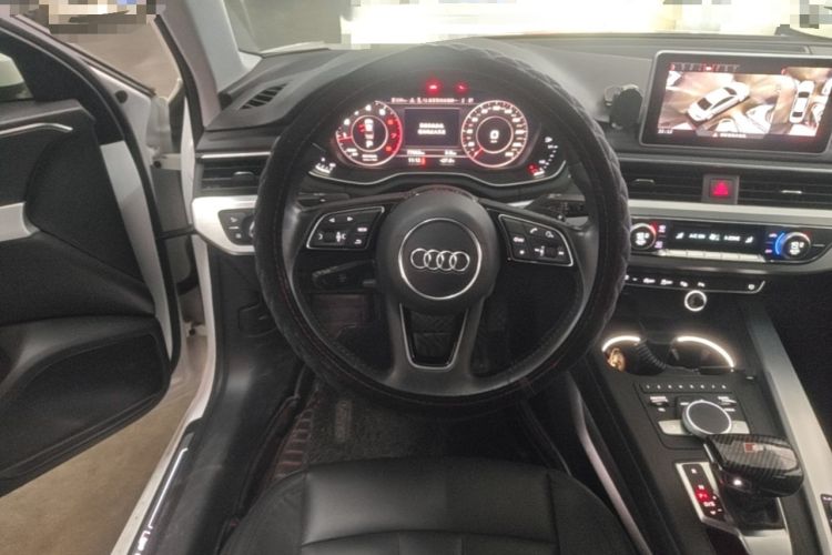 Used Audi A4L 2019 40 TFSI Fashion Edition China VI Emission Standard Steering Wheel