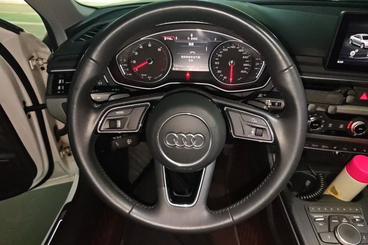 Used Audi A4L 2019 40 TFSI Ambition China VI Steering Wheel