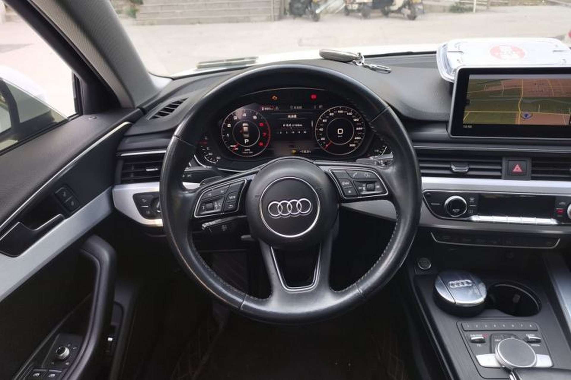 Used Audi A4L 2019 40 TFSI Fashion Edition China VI Emission Standard Steering Wheel