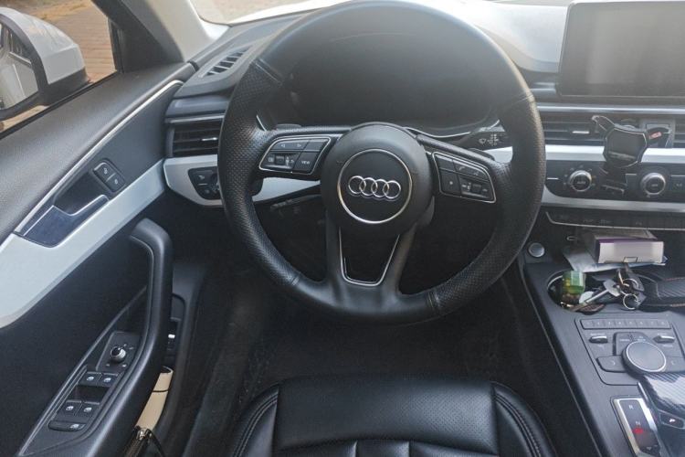 Used Audi A4L 2019 40 TFSI Ambition China VI Steering Wheel