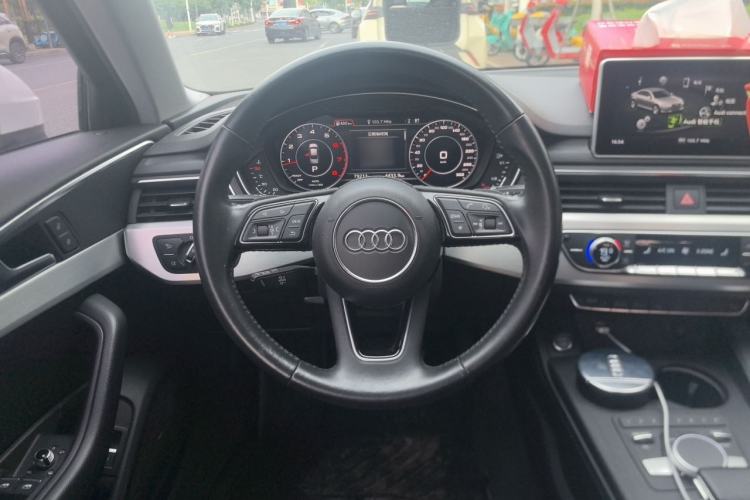 Used Audi A4L 2019 40 TFSI Fashion Edition China VI Emission Standard Steering Wheel