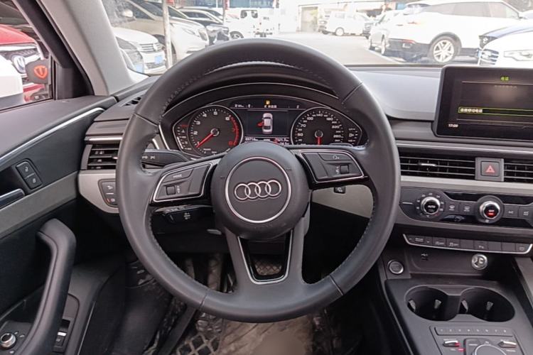 Used Audi A4L 2019 40 TFSI Ambition China VI Steering Wheel