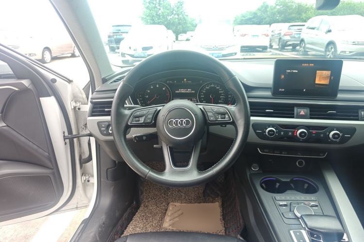 Used Audi A4L 2019 40 TFSI Ambition China VI Steering Wheel