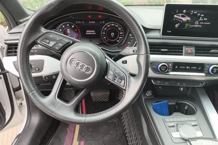 Used Audi A4L 2019 40 TFSI Fashion Edition China VI Emission Standard Steering Wheel