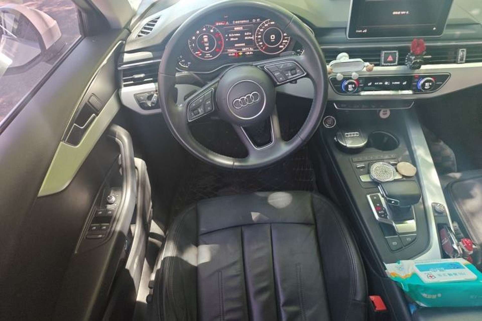 Used Audi A4L 2019 40 TFSI Fashion Edition China VI Emission Standard Steering Wheel