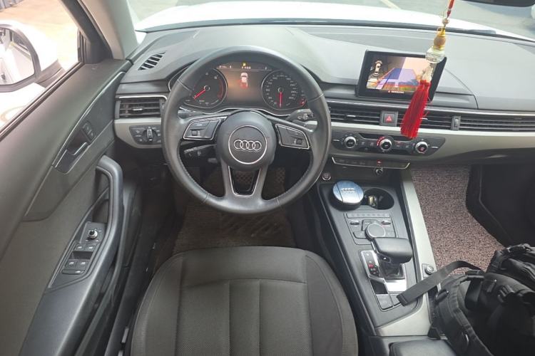 Used Audi A4L 2019 40 TFSI Ambition China VI Steering Wheel