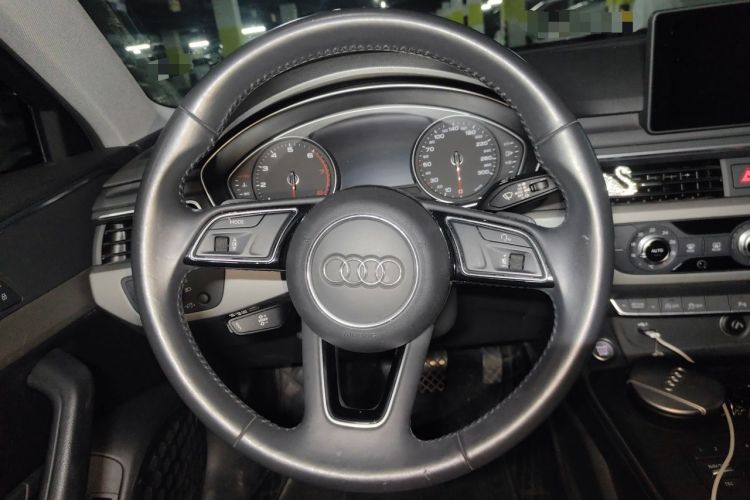 Used Audi A4L 2019 40 TFSI Ambition China VI Steering Wheel