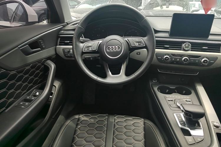 Used Audi A4L 2019 40 TFSI Ambition China VI Steering Wheel