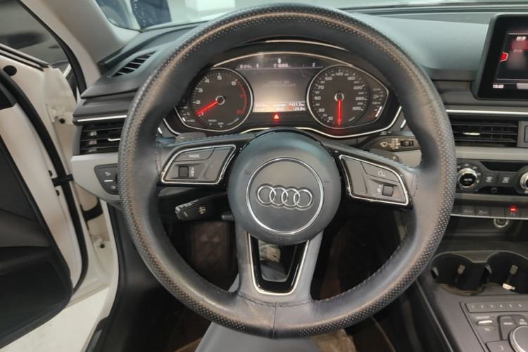 Used Audi A4L 2019 40 TFSI Ambition China VI Steering Wheel