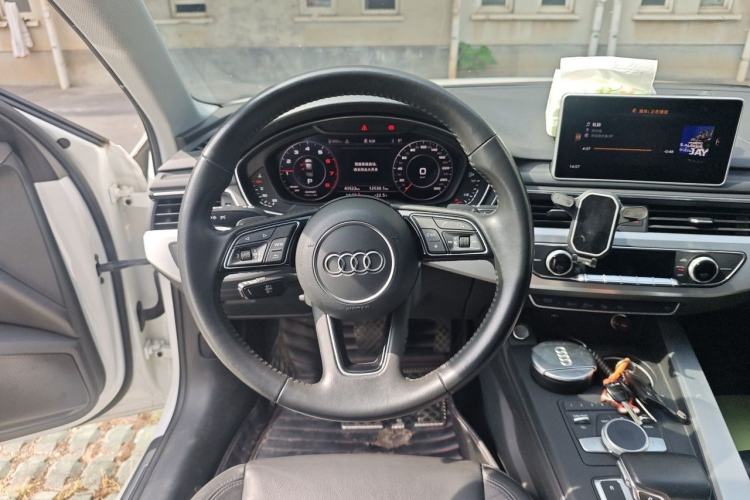 Used Audi A4L 2019 40 TFSI Fashion Edition China VI Emission Standard Steering Wheel