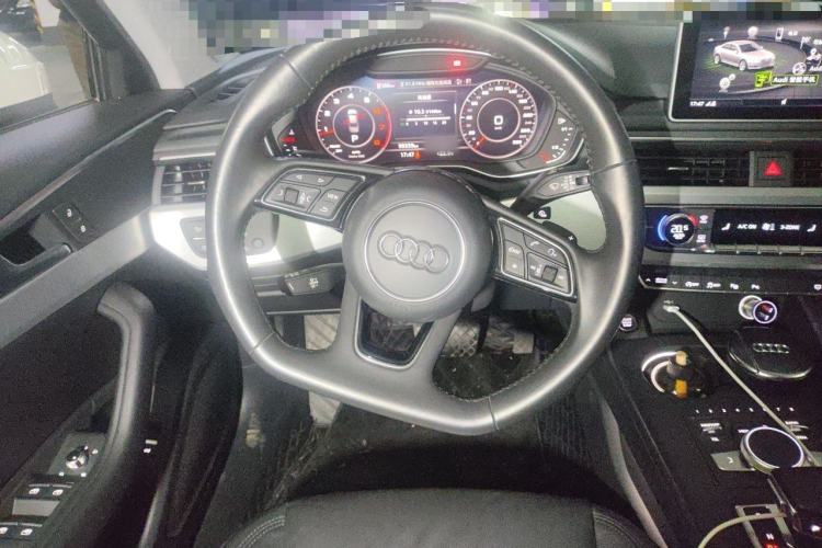 Used Audi A4L 2019 40 TFSI Fashion Edition China VI Emission Standard Steering Wheel
