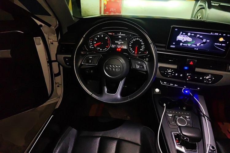 Used Audi A4L 2019 40 TFSI Fashion Edition China VI Emission Standard Steering Wheel