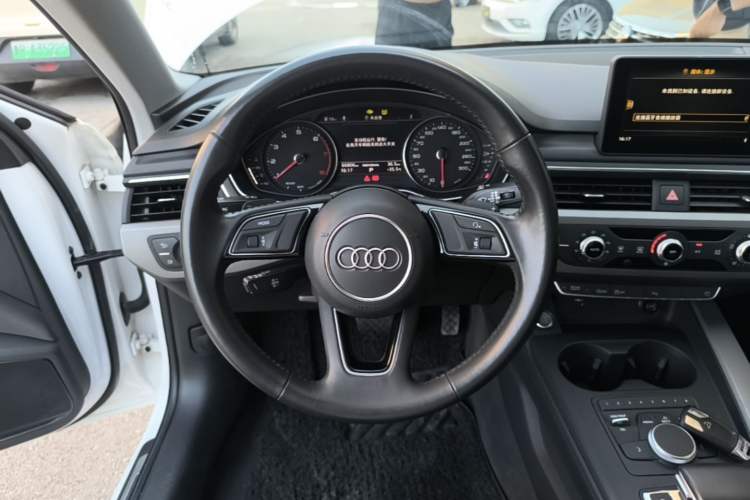 Used Audi A4L 2019 40 TFSI Ambition China VI Steering Wheel
