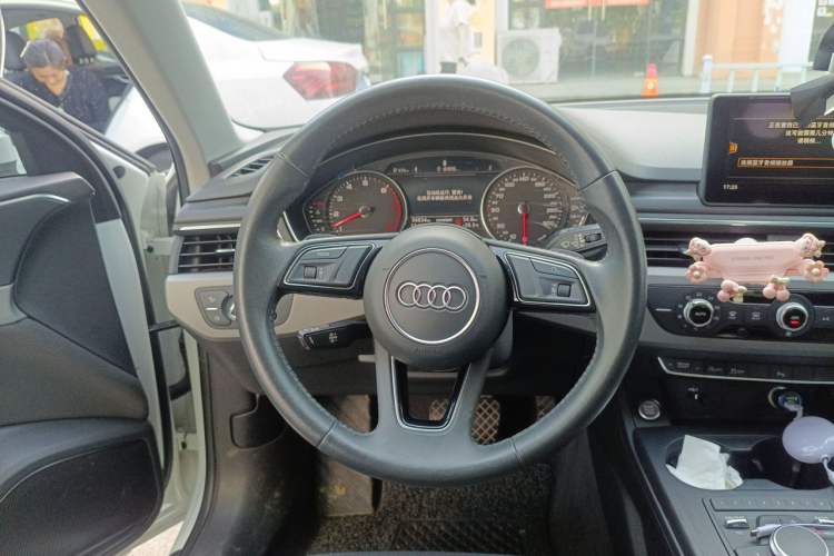 Used Audi A4L 2019 40 TFSI Ambition China VI Steering Wheel