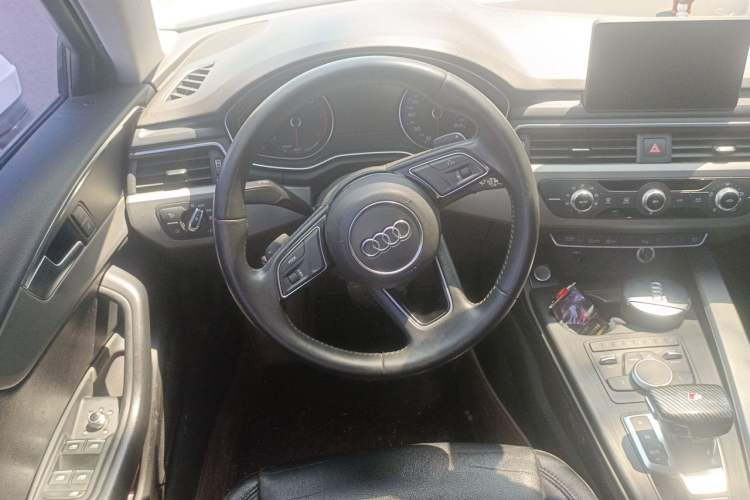 Used Audi A4L 2019 40 TFSI Ambition Version China V Steering Wheel