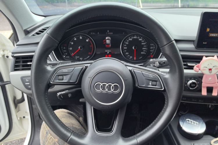 Used Audi A4L 2019 40 TFSI Fashion Version China V Steering Wheel