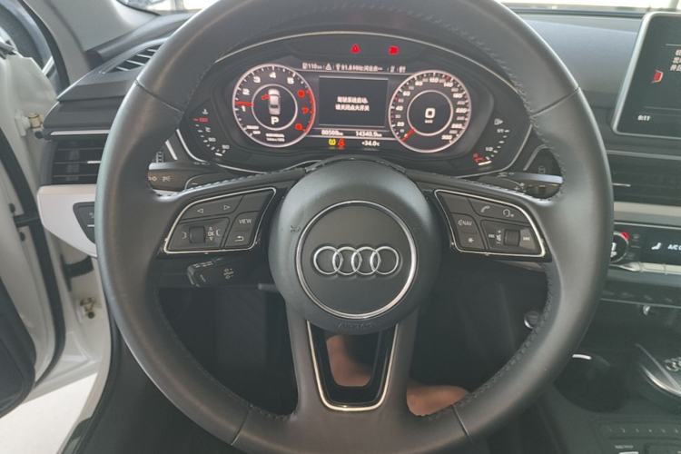 Used Audi A4L 2019 40 TFSI Fashion Version China V Steering Wheel