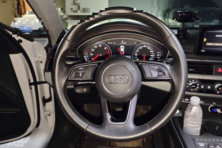 Used Audi A4L 2019 40 TFSI Ambition China VI Steering Wheel