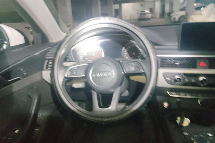 Used Audi A4L 2019 40 TFSI Ambition China VI Steering Wheel