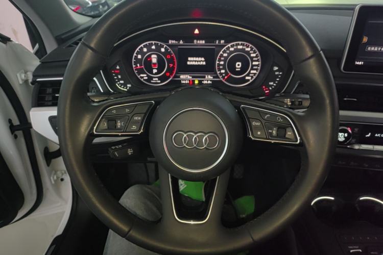 Used Audi A4L 2019 40 TFSI Fashion Version China V Steering Wheel