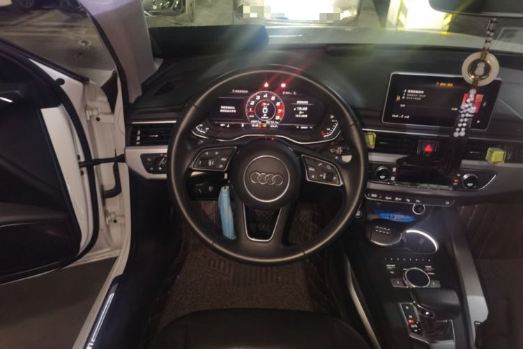 Used Audi A4L 2019 40 TFSI Fashion Edition China VI Emission Standard Steering Wheel