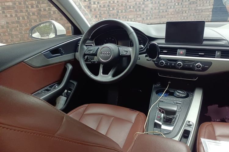 Used Audi A4L 2019 40 TFSI Ambition China VI Steering Wheel