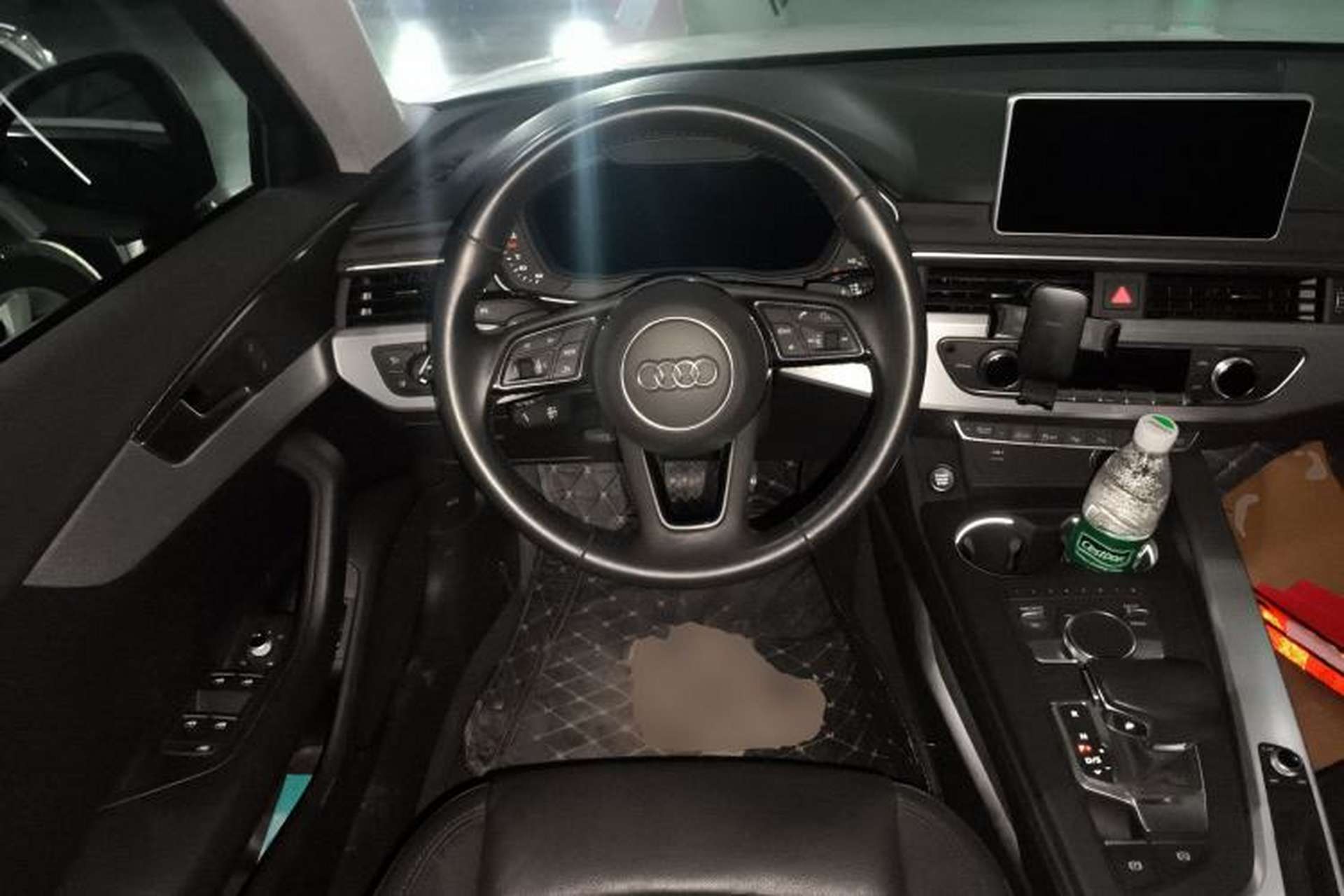 Used Audi A4L 2019 40 TFSI Fashion Edition China VI Emission Standard Steering Wheel