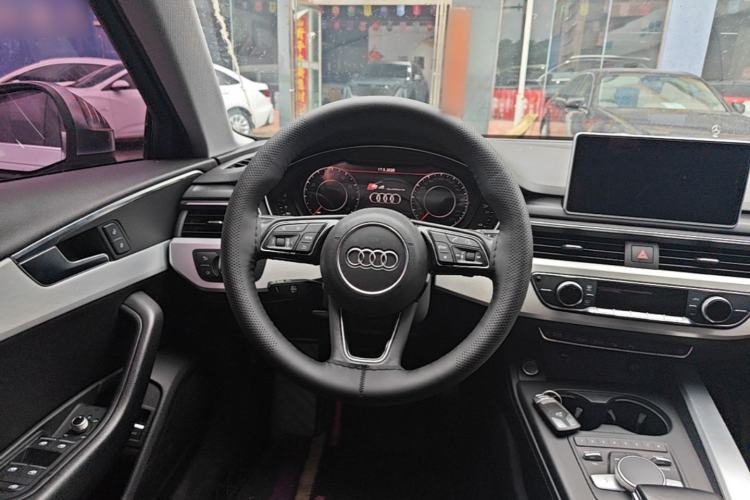 Used Audi A4L 2019 40 TFSI Fashion Edition China VI Emission Standard Steering Wheel