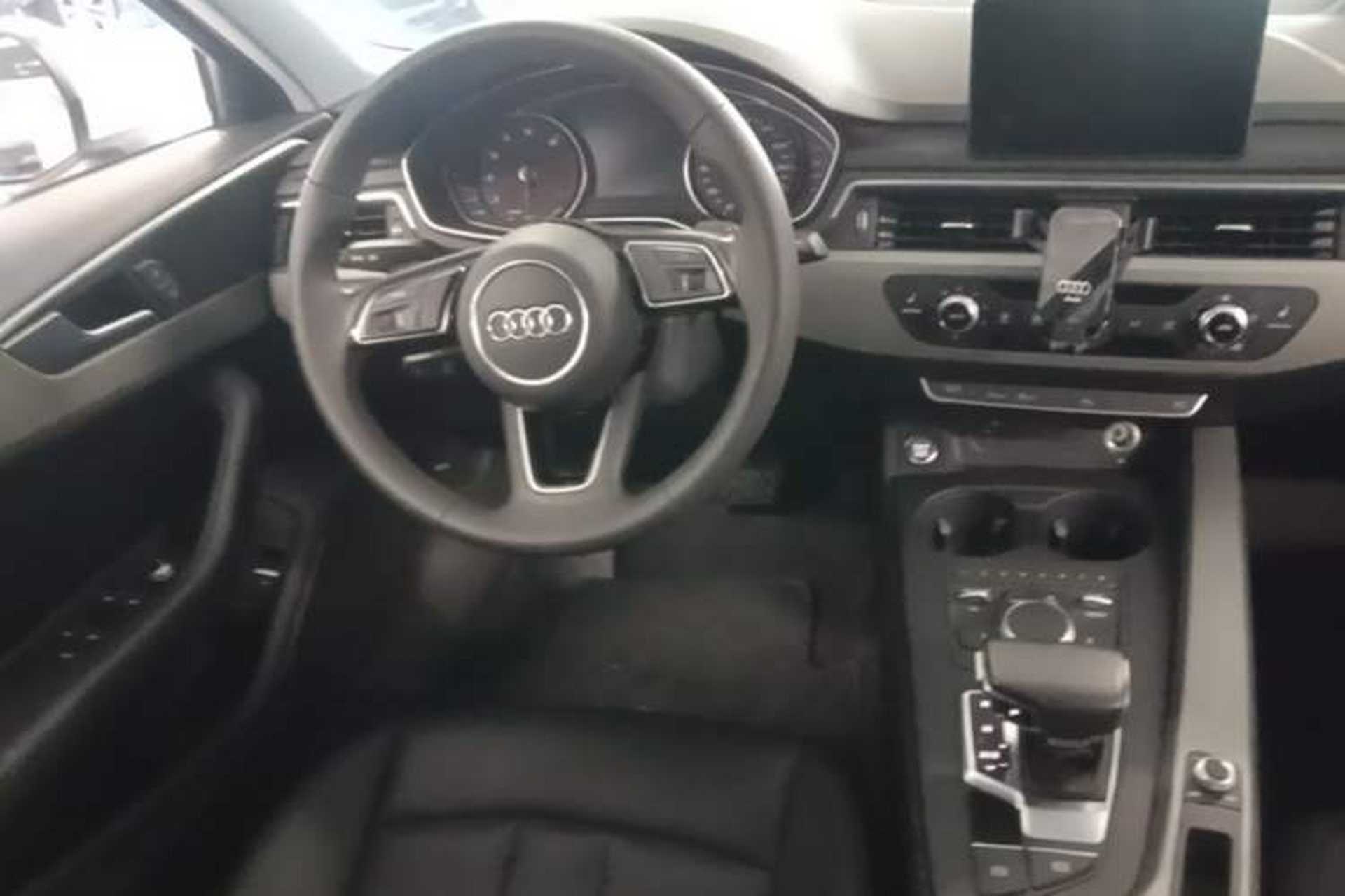 Used Audi A4L 2019 40 TFSI Ambition China VI Steering Wheel