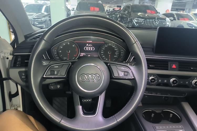 Used Audi A4L 2019 40 TFSI Ambition China VI Steering Wheel