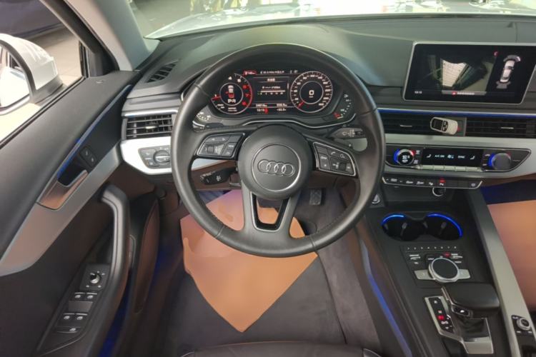 Used Audi A4L 2019 40 TFSI Fashion Edition China VI Emission Standard Steering Wheel