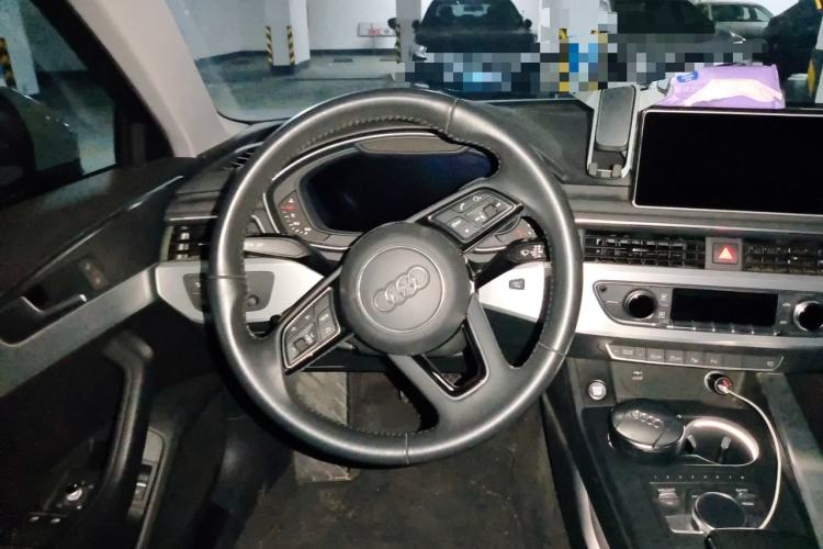 Used Audi A4L 2019 40 TFSI Fashion Edition China VI Emission Standard Steering Wheel