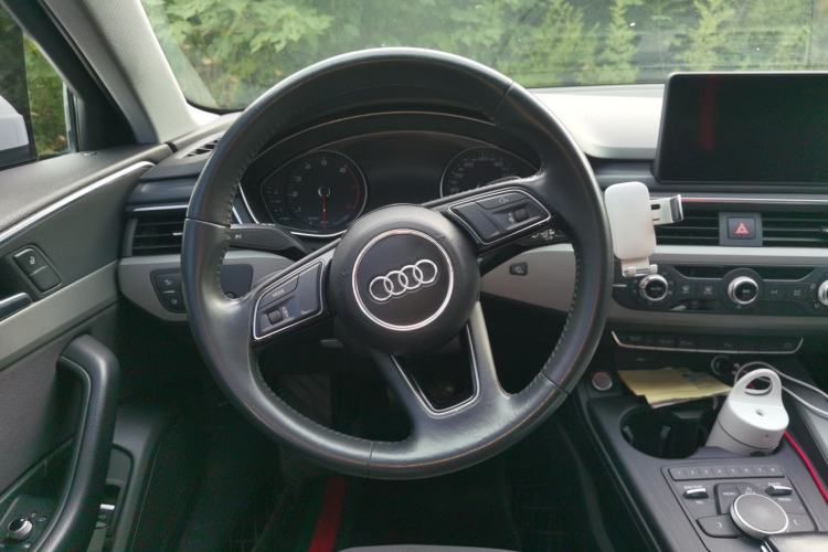 Used Audi A4L 2019 40 TFSI Ambition China VI Steering Wheel