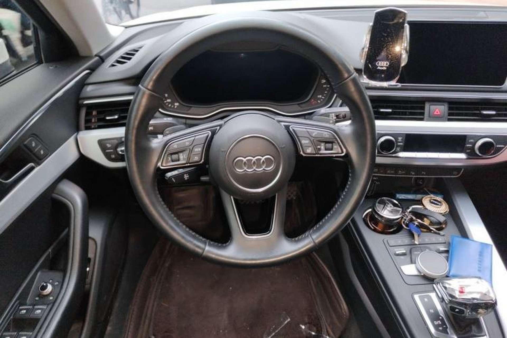 Used Audi A4L 2019 40 TFSI Fashion Edition China VI Emission Standard Steering Wheel