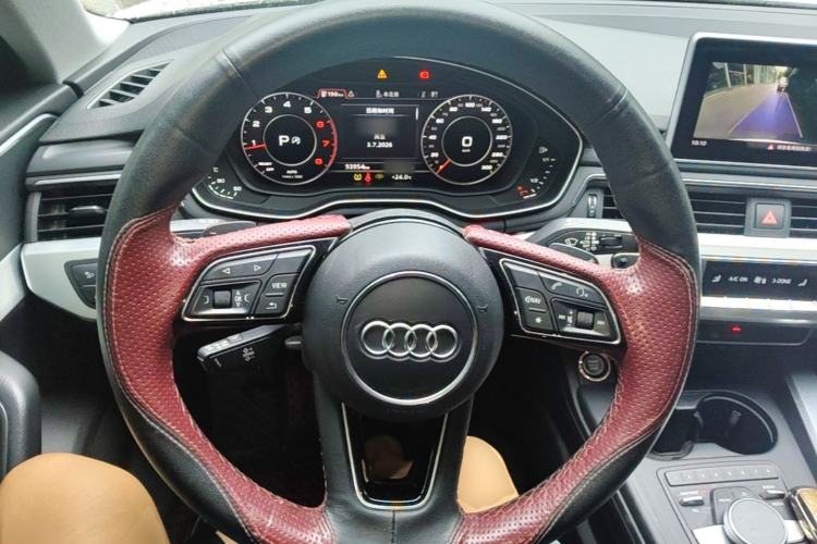 Used Audi A4L 2019 40 TFSI Fashion Edition China VI Emission Standard Steering Wheel