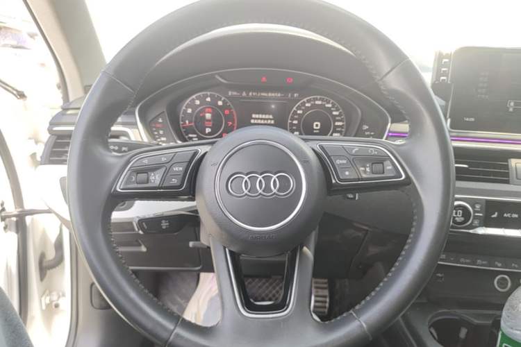 Used Audi A4L 2019 40 TFSI Fashion Version China V Steering Wheel