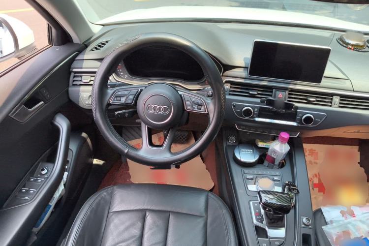 Used Audi A4L 2019 40 TFSI Fashion Edition China VI Emission Standard Steering Wheel