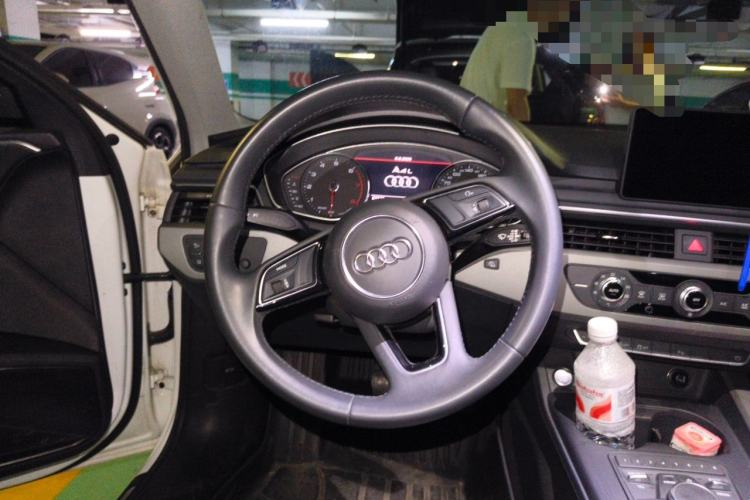 Used Audi A4L 2019 40 TFSI Ambition China VI Steering Wheel