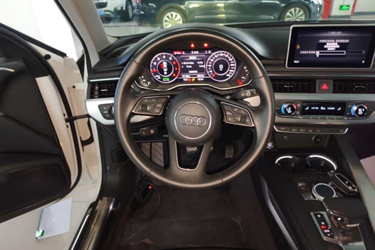 Used Audi A4L 2019 40 TFSI Fashion Version China V Steering Wheel