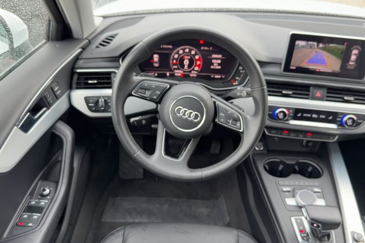 Used Audi A4L 2019 40 TFSI Fashion Edition China VI Emission Standard Steering Wheel