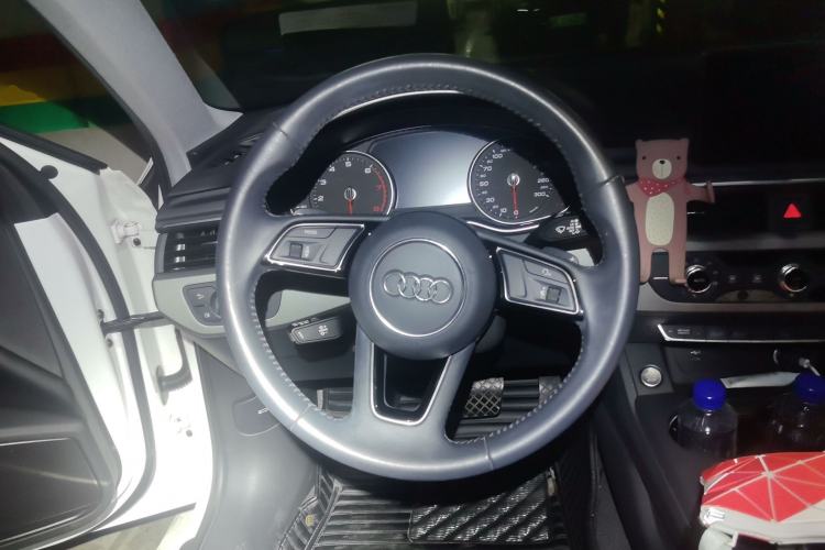 Used Audi A4L 2019 40 TFSI Ambition China VI Steering Wheel
