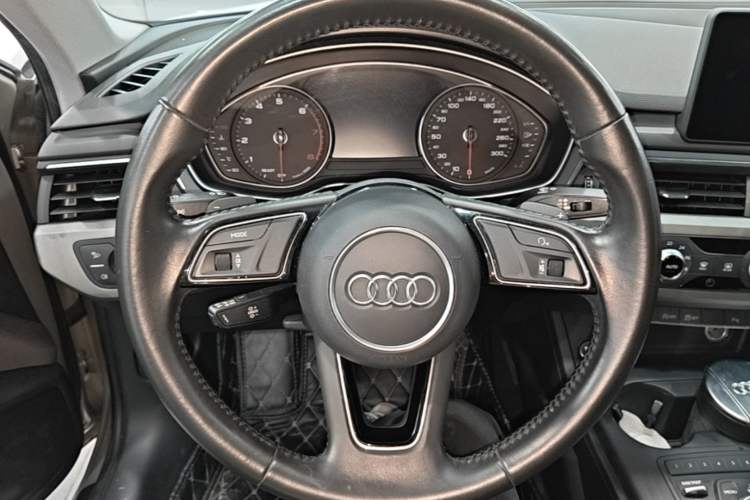 Used Audi A4L 2019 40 TFSI Ambition China VI Steering Wheel