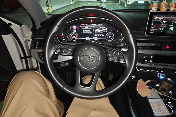 Used Audi A4L 2019 40 TFSI Fashion Edition China VI Emission Standard Steering Wheel