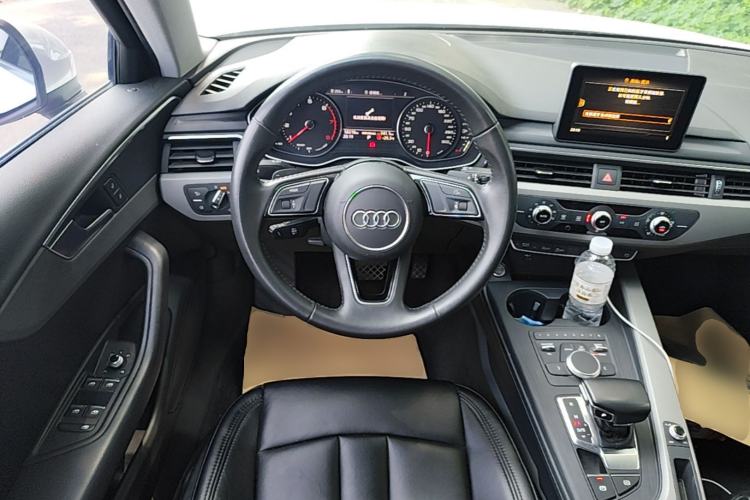 Used Audi A4L 2019 40 TFSI Ambition China VI Steering Wheel