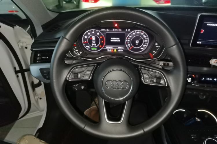 Used Audi A4L 2019 40 TFSI Fashion Edition China VI Emission Standard Steering Wheel