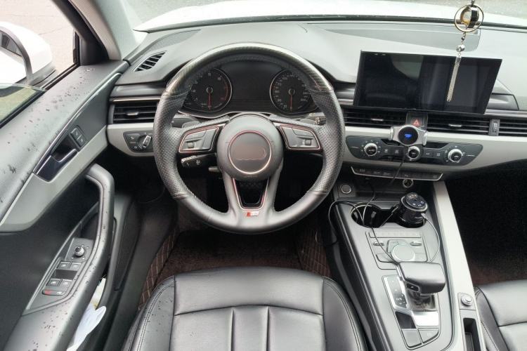 Used Audi A4L 2019 40 TFSI Ambition Version China V Steering Wheel