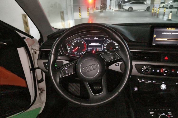 Used Audi A4L 2019 40 TFSI Ambition China VI Steering Wheel